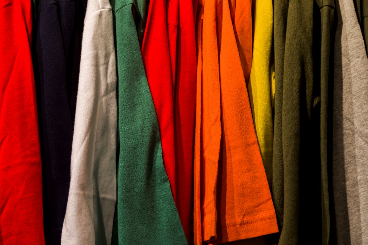 สีเสื้อมงคลประจำเดือนกันยายน
